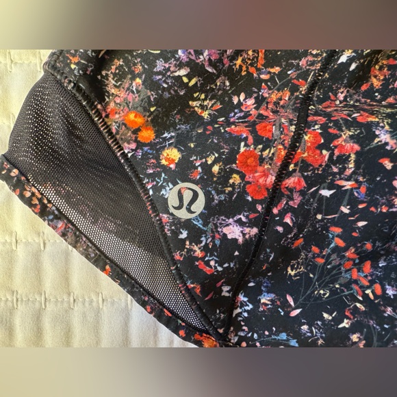 Lululemon shorts, Hotty Hot, floral, low rise, 2.5 inch inseam - Picture 4 of 8